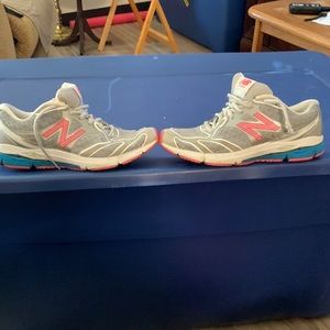 WOMENS NEW BALANCE ATHLETIC SHOES
